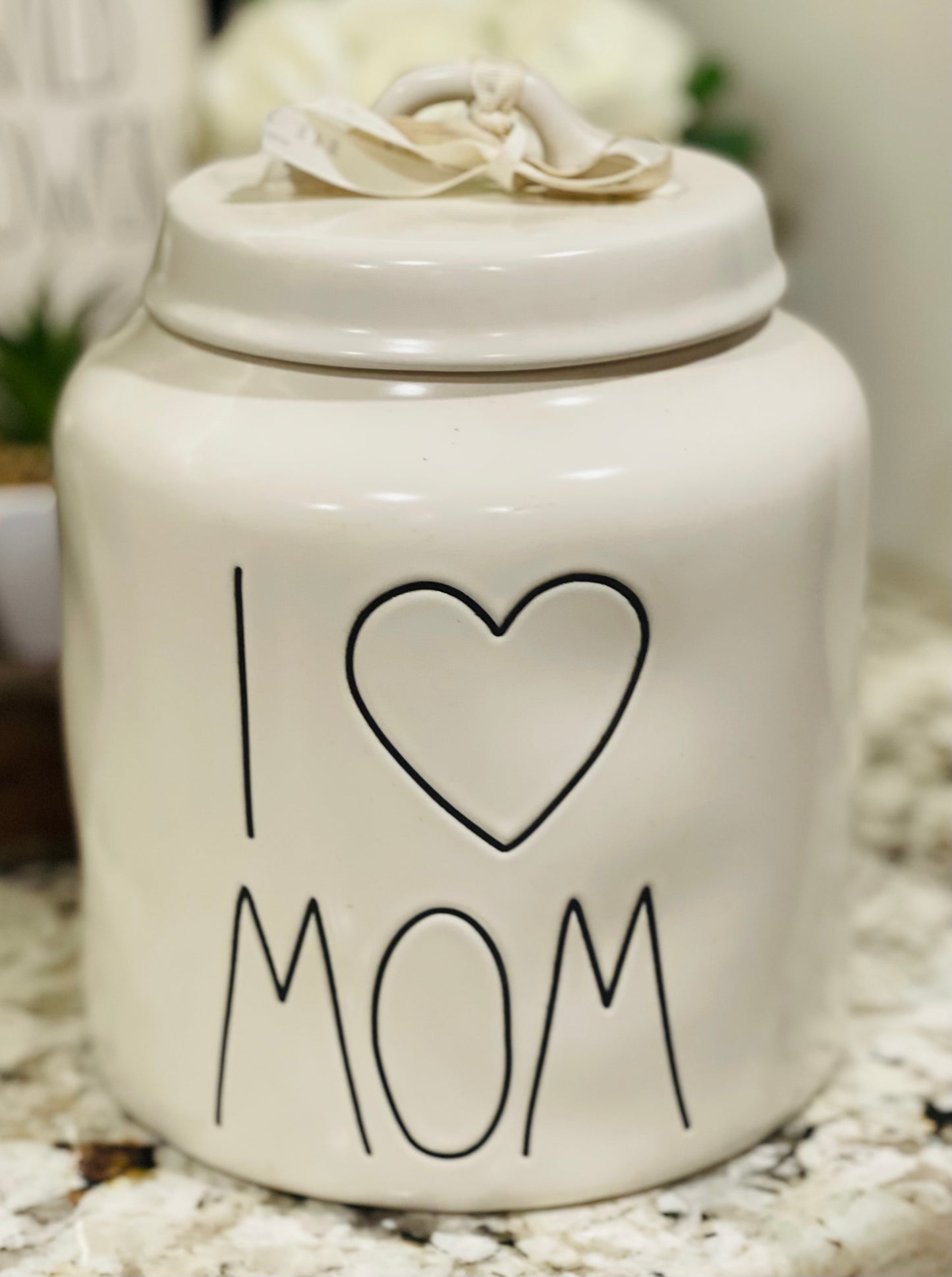 New Rae Dunn white ceramic I LOVE MOM canister cookie jar