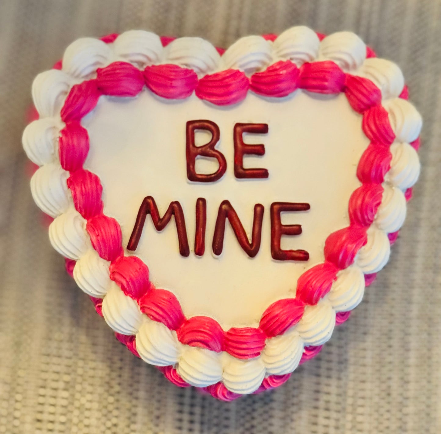 New Resin faux cake decor Valentines display BE MINE 5x5x3