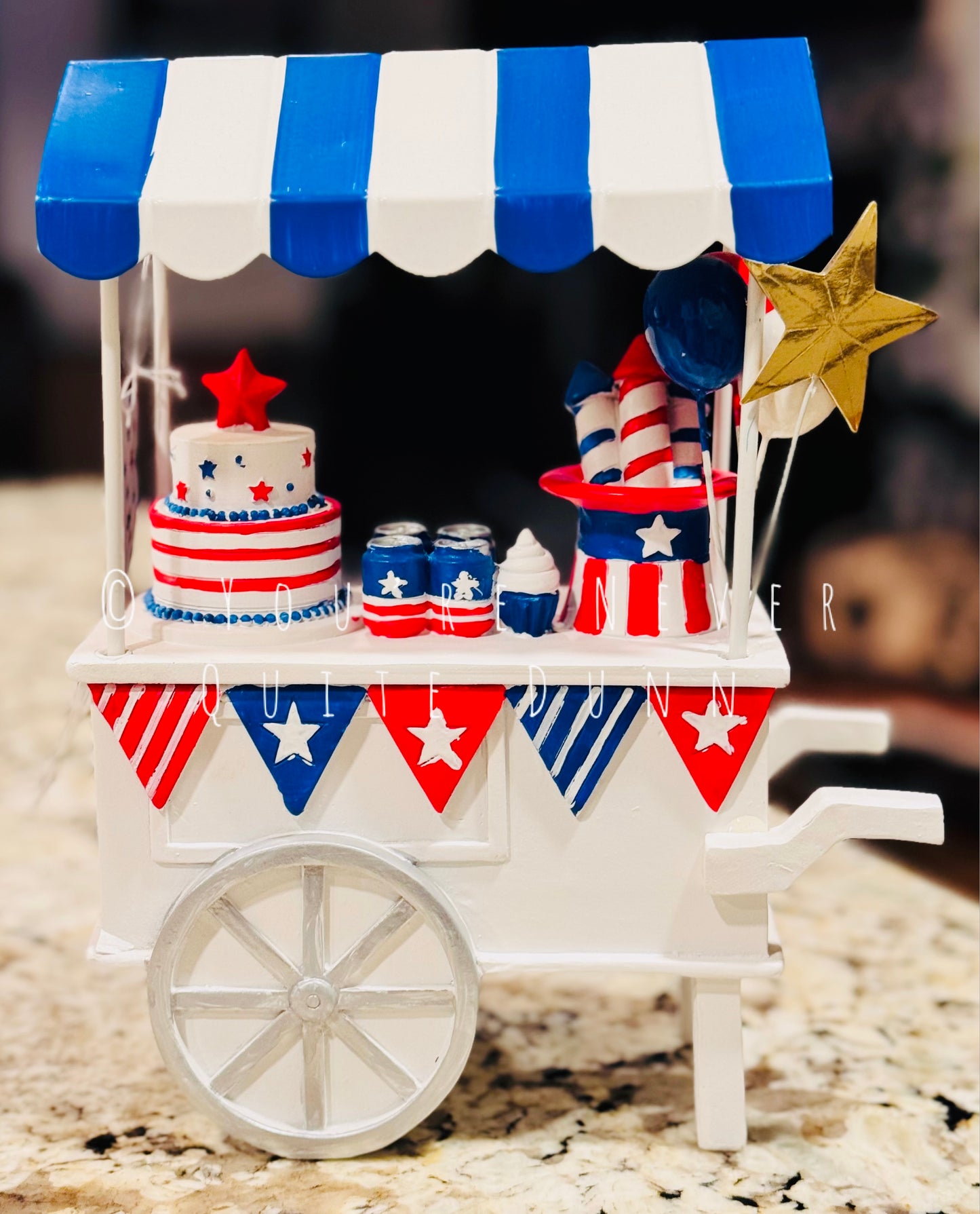 New 9x7.5” resin Americana July 4th celebration cart decor