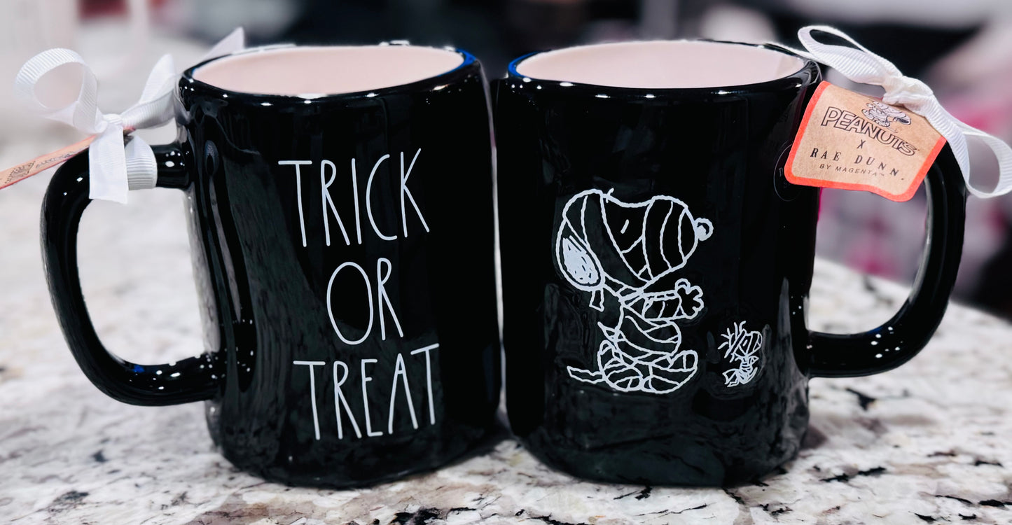 New Rae Dunn x Peanuts Snoopy black ceramic iridescent TRICK OR TREAT coffee mug