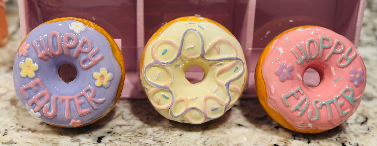 New Cupcakes and Cashmere 3-piece ceramic Easter faux donut 🍩 decor set HOPPY EASTER