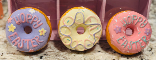 New Cupcakes and Cashmere 3-piece ceramic Easter faux donut 🍩 decor set HOPPY EASTER
