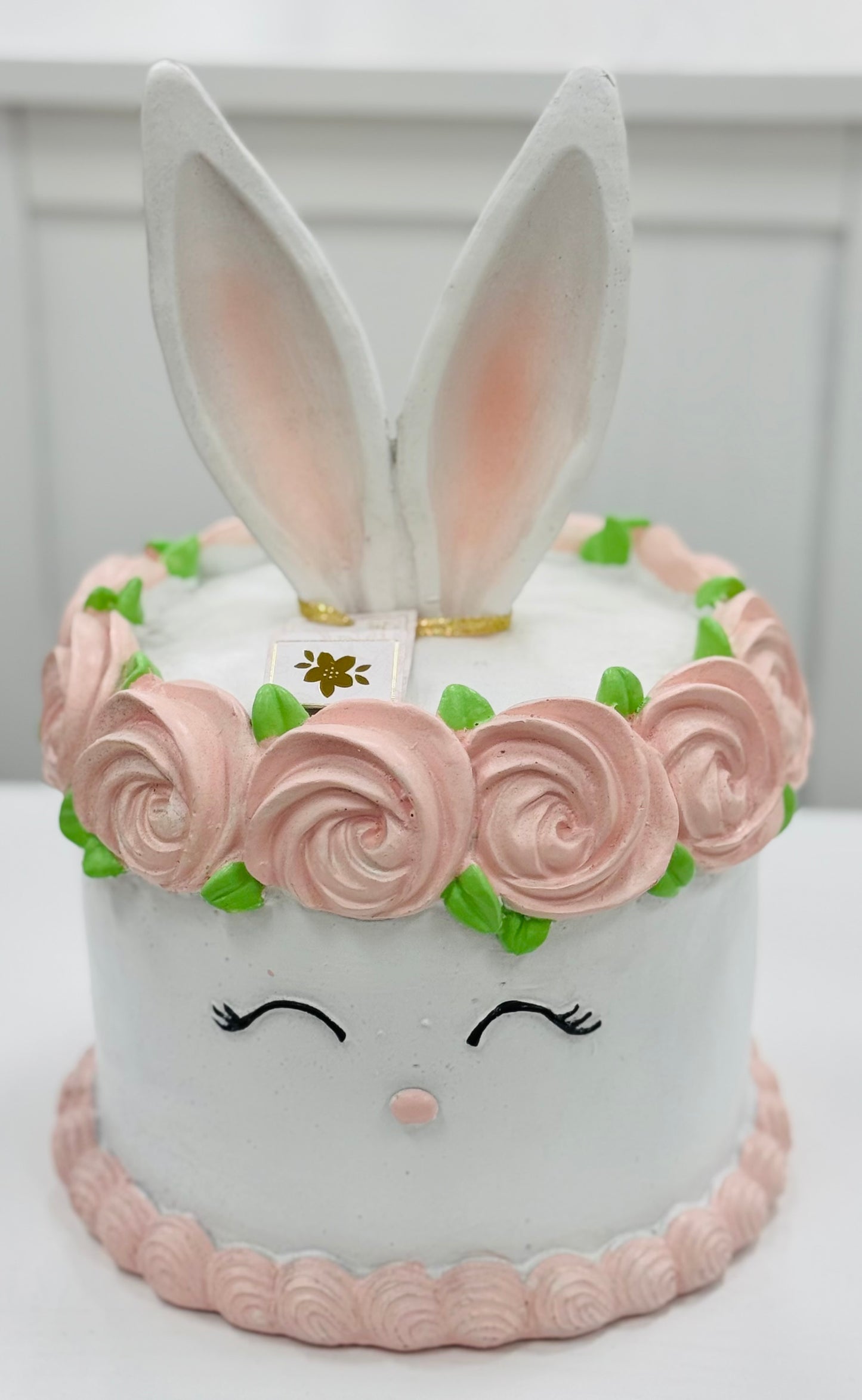 New resin Bella Lux eyelash posing bunny Easter cake decor 10x7