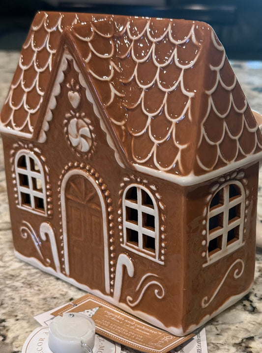 New Cupcakes and Cashmere ceramic 7x6.5 light up brown gingerbread house Christmas decor