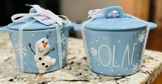 New Rae Dunn x Disney’s Frozen OLAF raised design baker dish