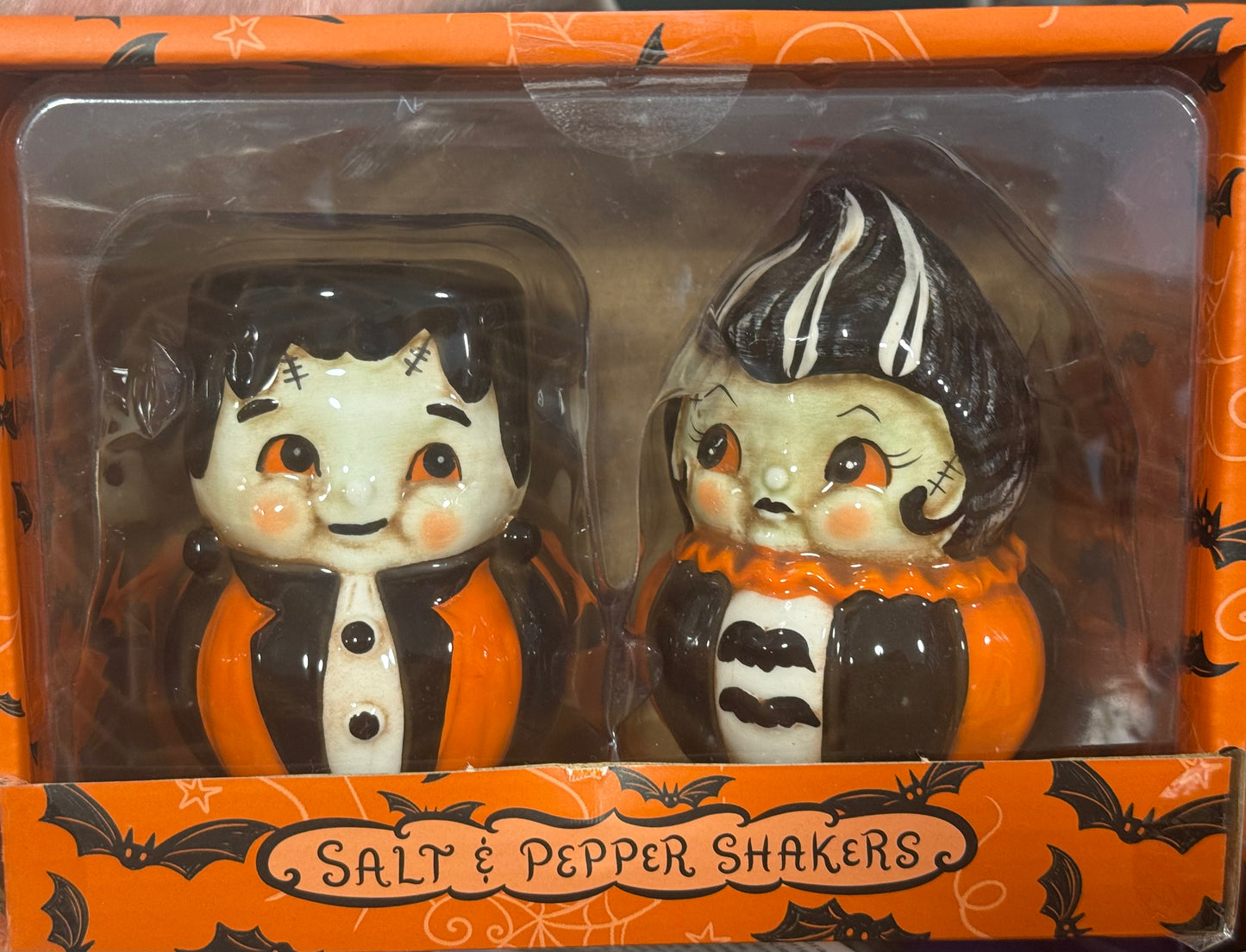 New Joanna Parker ceramic salt and pepper shaker set Frankie & Ms.