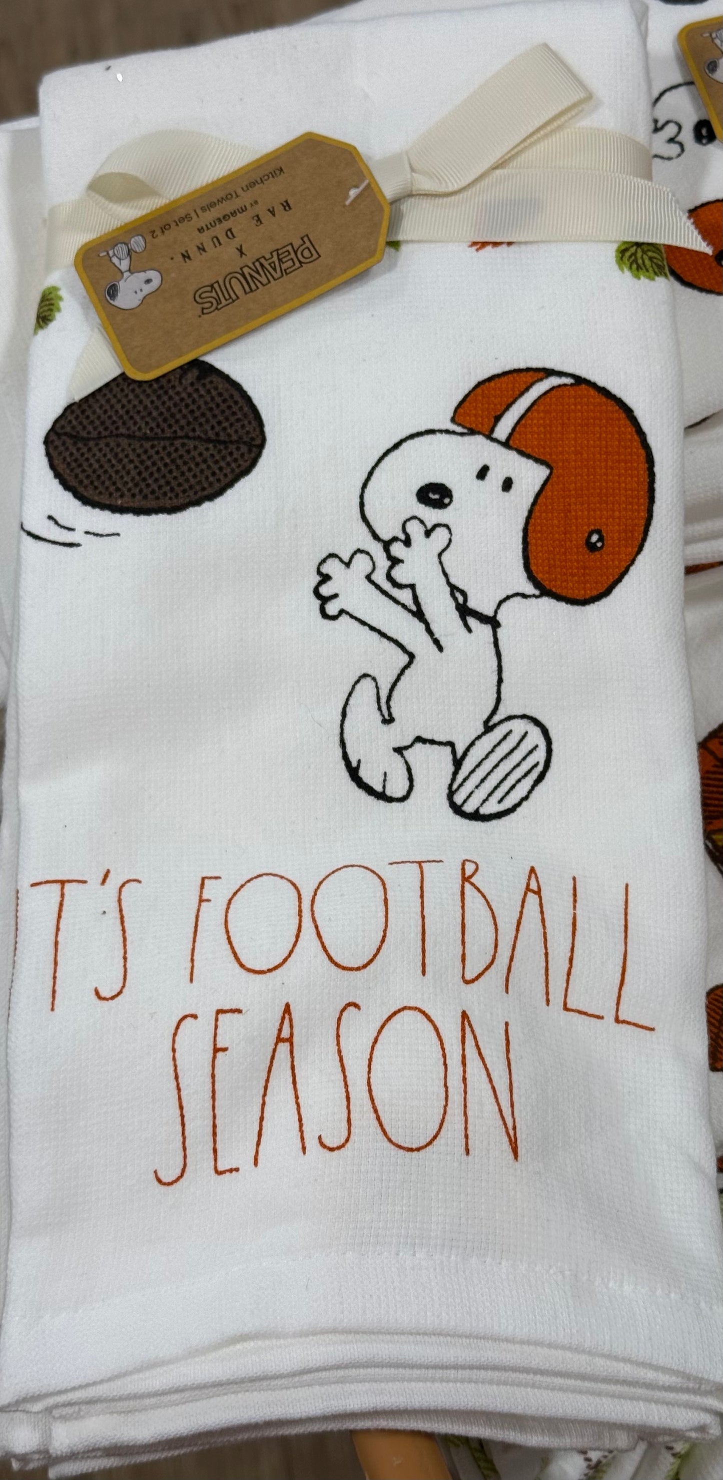 New Rae Dunn 2-piece white Peanuts Snoopy football kitchen dish towel set ๐ ITโS FOOTBALL SEASON