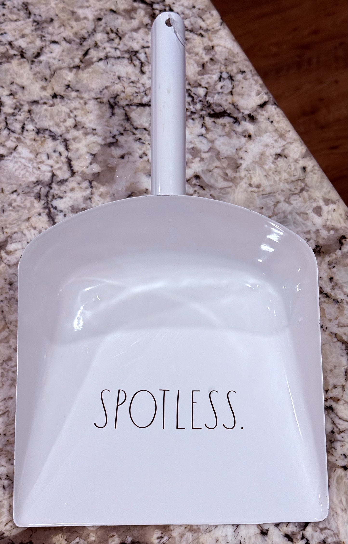 New Rae Dunn white metal dust pan SPOTLESS
