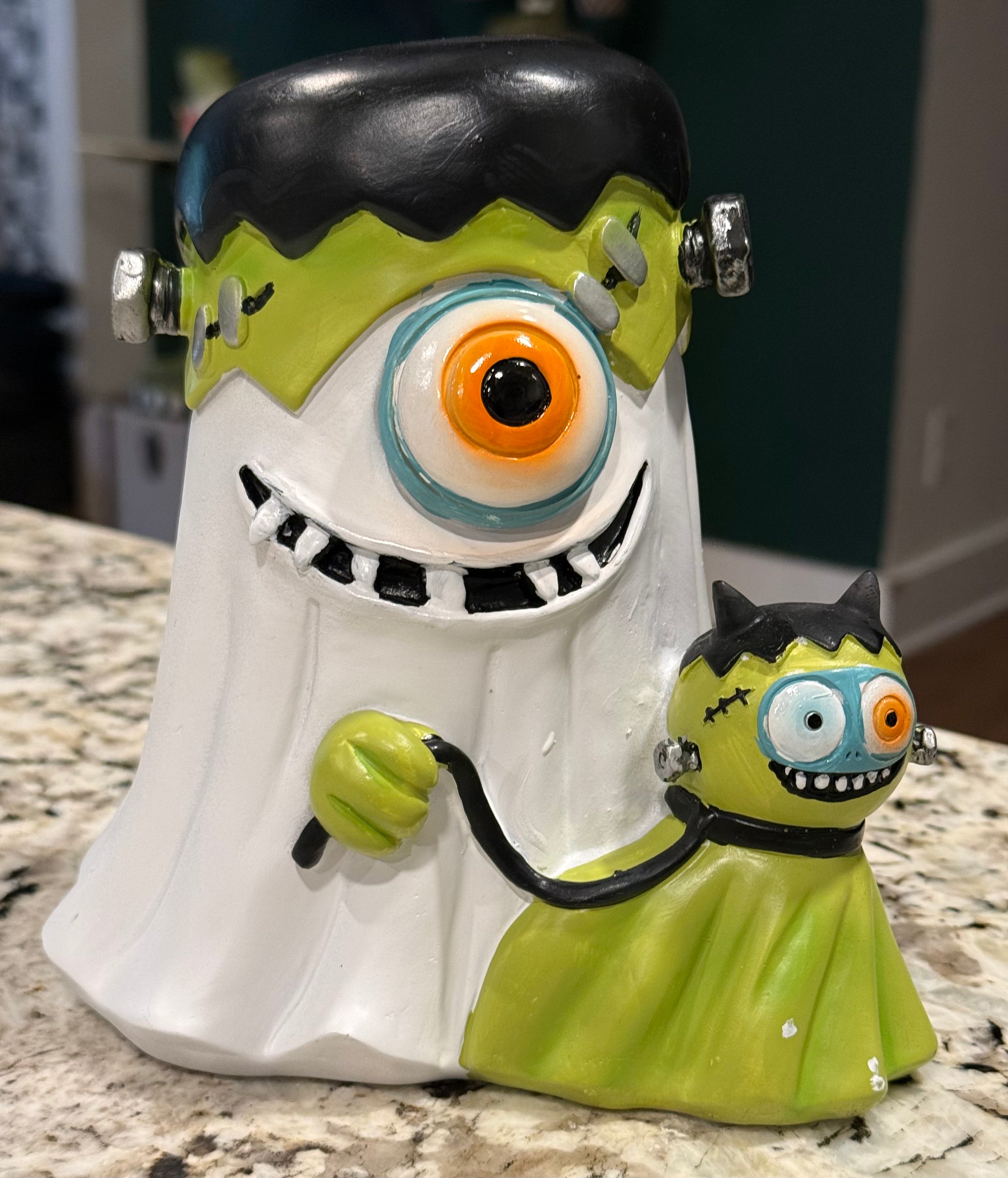 New resin one eyed monster and cat Halloween decor 7x7.5 – You're