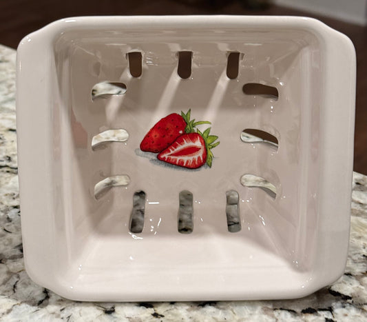 New Rae Dunn white ceramic ORGANIC strawberries colander