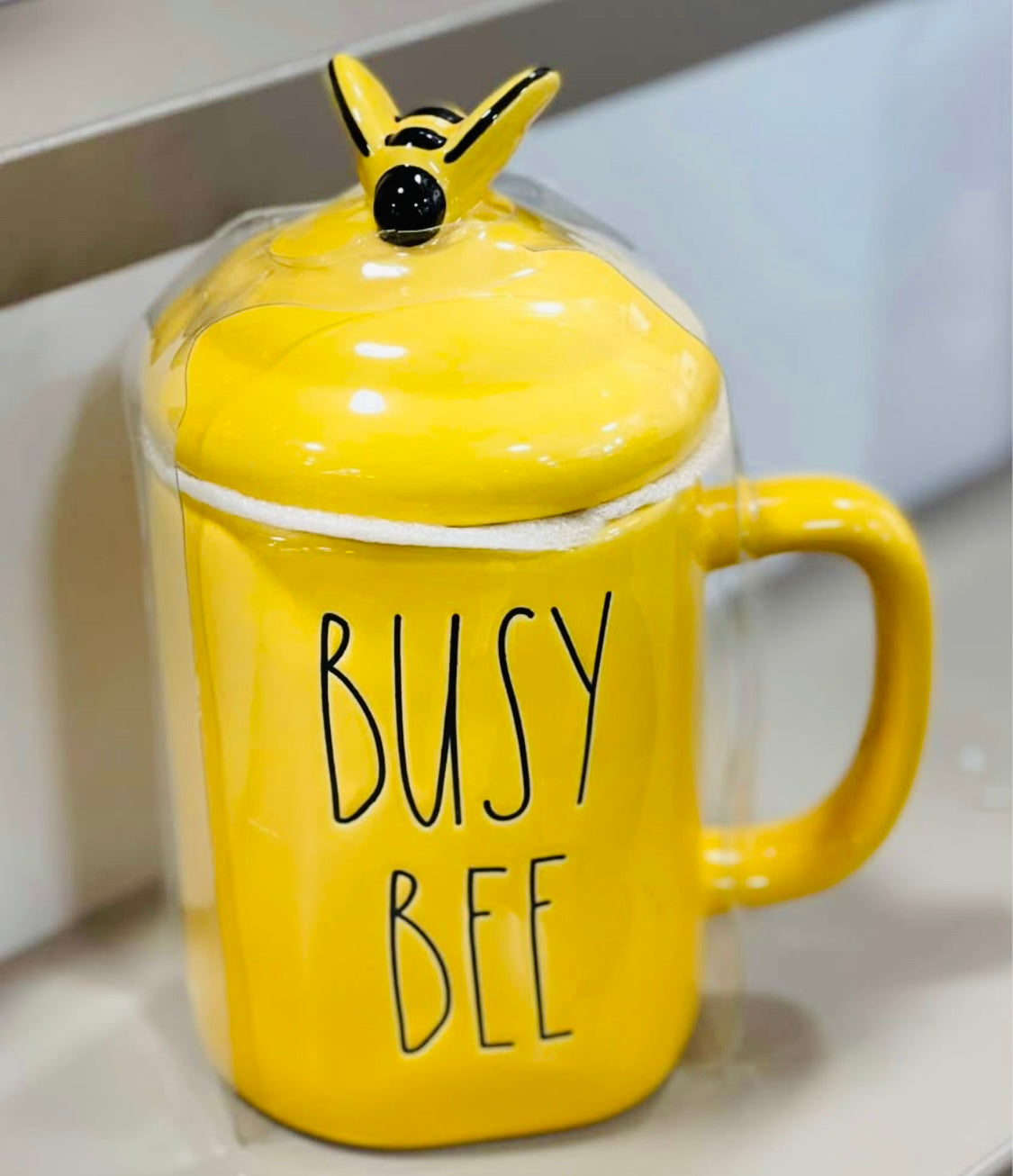 New Rae Dunn yellow ceramic BUSY BEE 🐝 topped coffee mug decor
