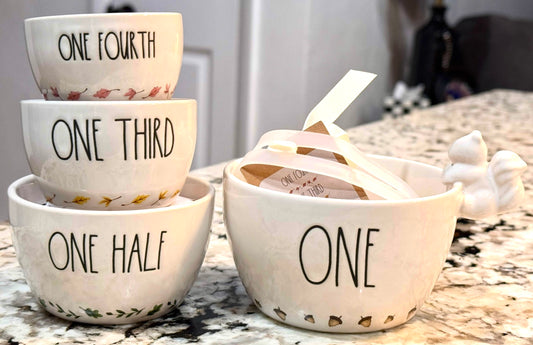 New release Rae Dunn ceramic Squirrel on side fall leaf print  measuring cup set