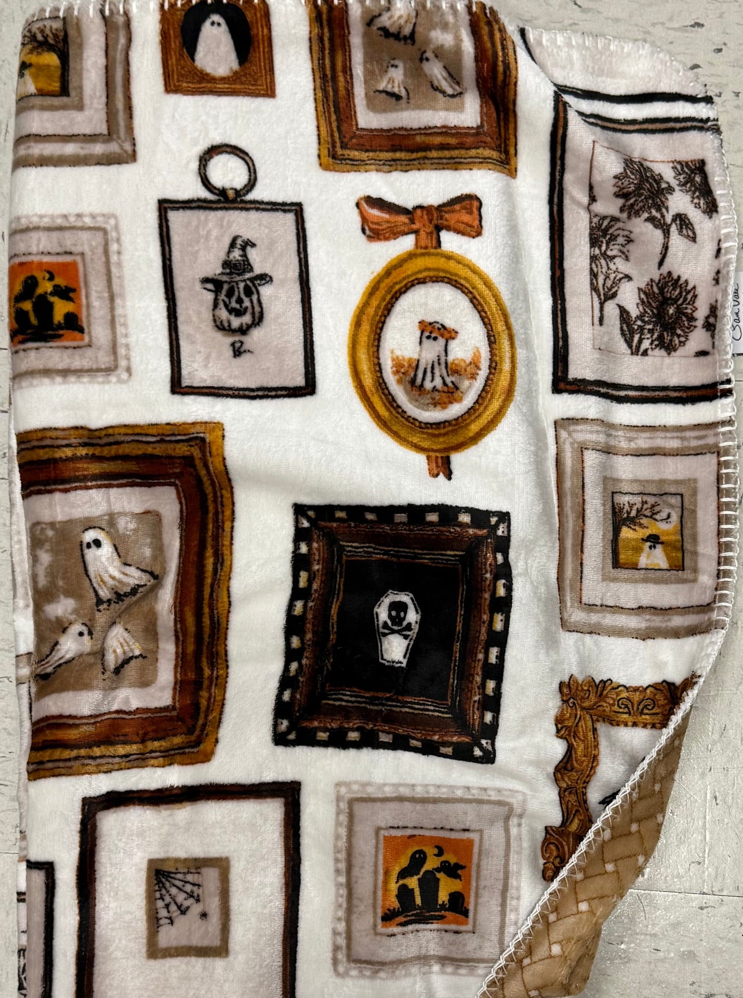 New Berkshire Home oversized ghost photo frame print throw blanket Halloween decor 60x70