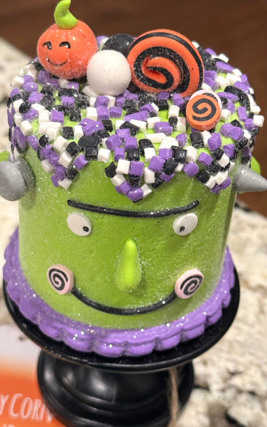 New green face mini 5.5” Halloween pedestal cake decor