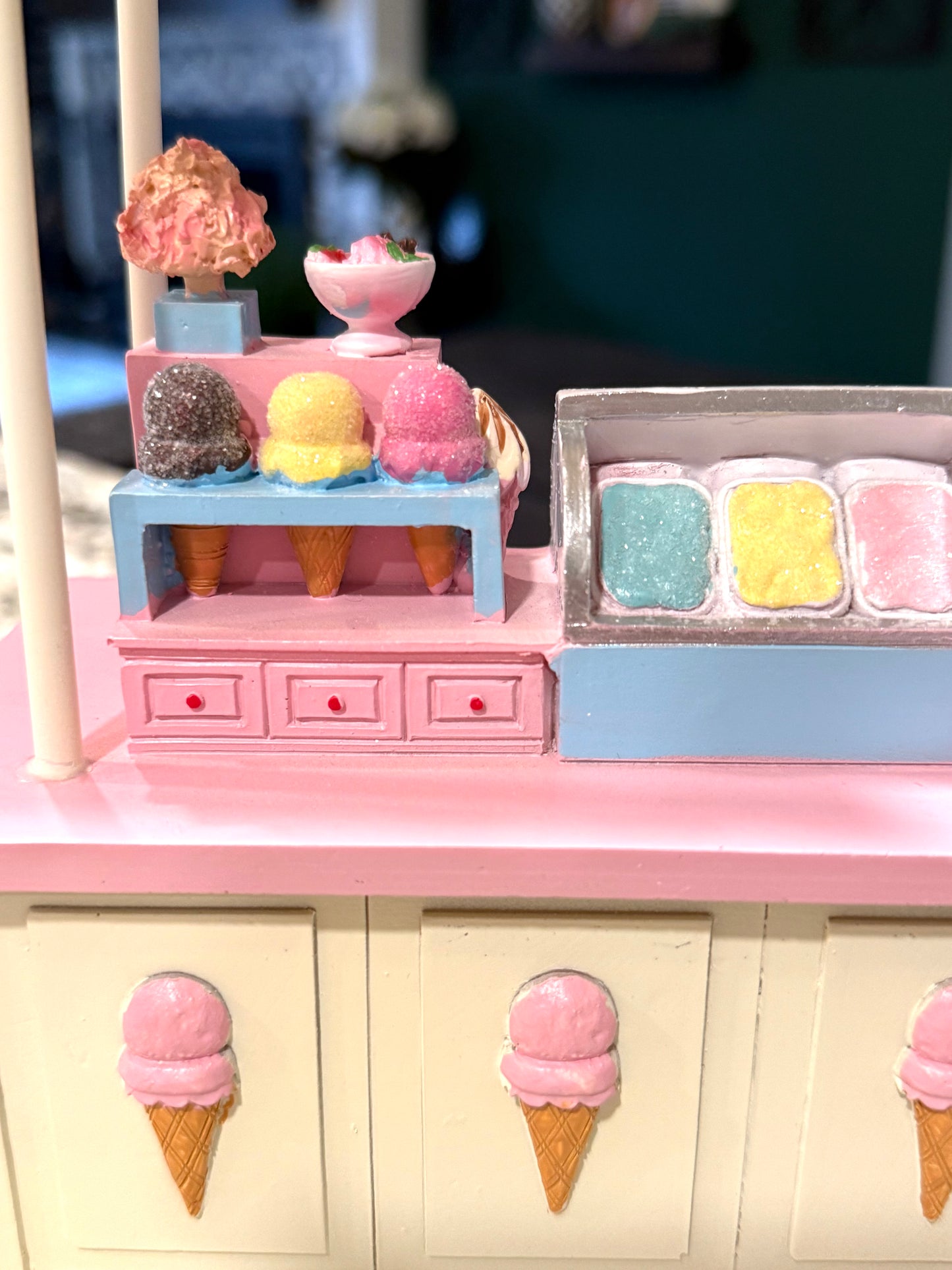 New Sweet Treats pink & white metal and resin Ice Cream shop decor piece 9:5x3.5