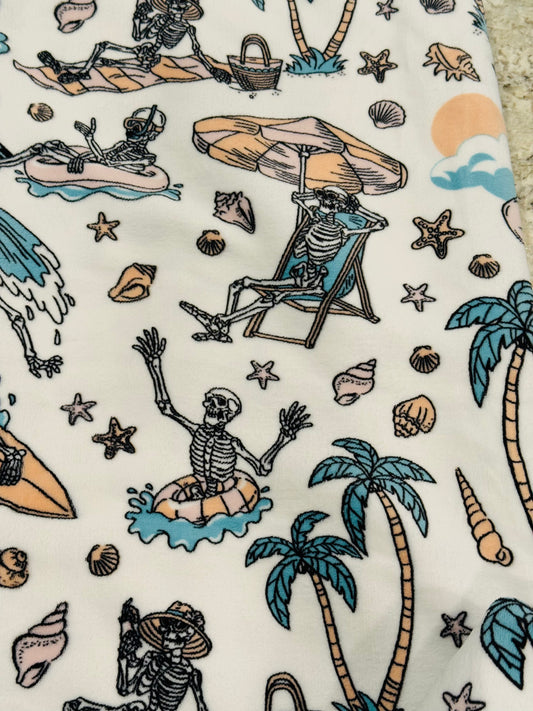 New Issac Mizrahi 60x70 blanket bedding Halloween Summerween skeleton throw blanket