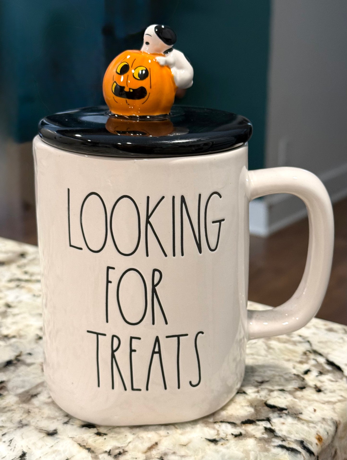 New Rae Dunn x Peanuts Snoopy ceramic Halloween coffee mug LOOKING FOR TREATS