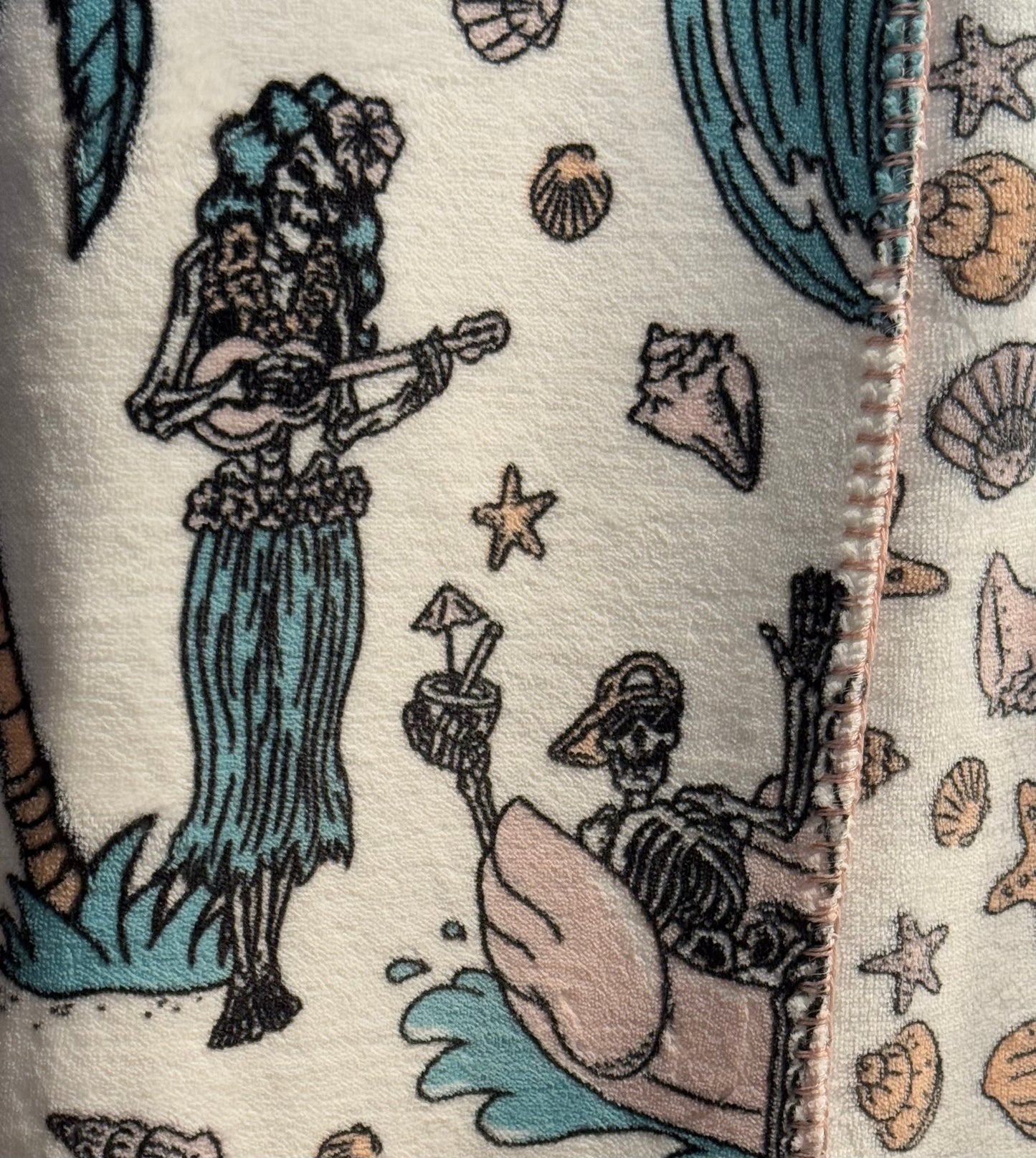 New Issac Mizrahi 60x70 blanket bedding Halloween Summerween skeleton throw blanket