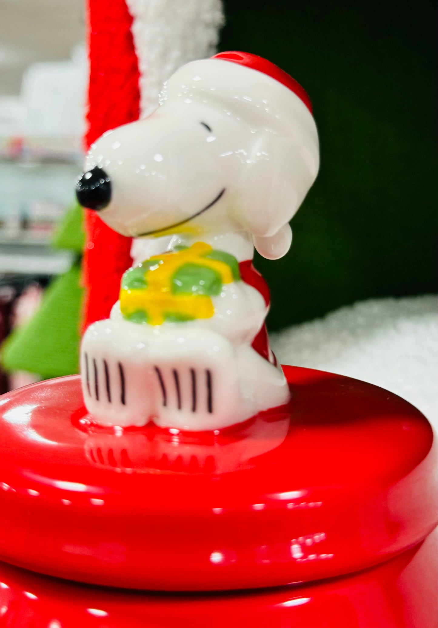 New Rae Dunn x Peanuts Snoopy topped ceramic BE MERRY Christmas canister