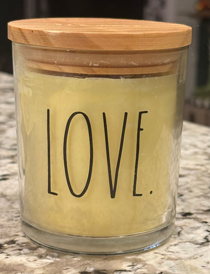 New Rae Dunn Vanilla scented 10.5 oz candle LOVE