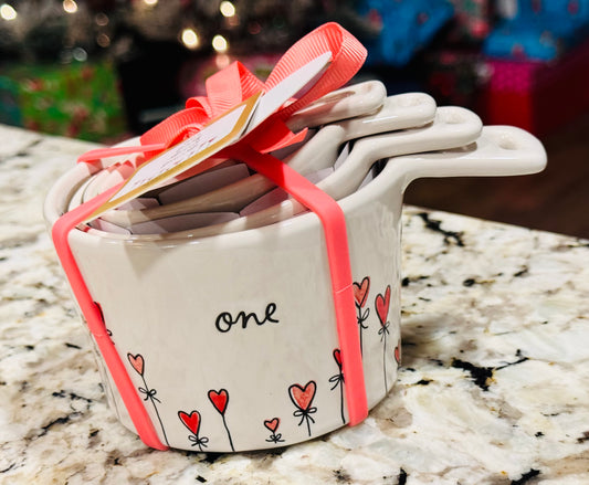 New Rae Dunn white ceramic handled growing heart measuring cup set