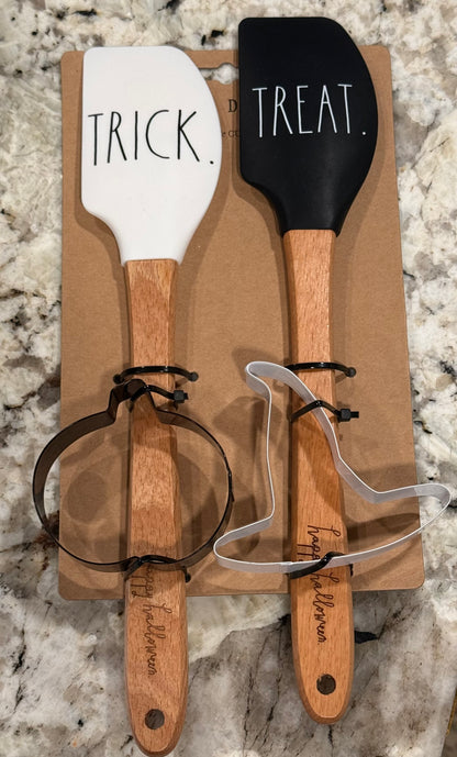 New Rae Dunn Halloween 4-piece utensil & cookie cutter set HAPPY HALLOWEEN