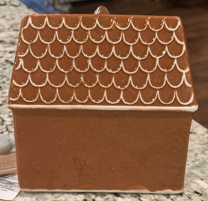 New Cupcakes and Cashmere ceramic 7x6.5 light up brown gingerbread house Christmas decor