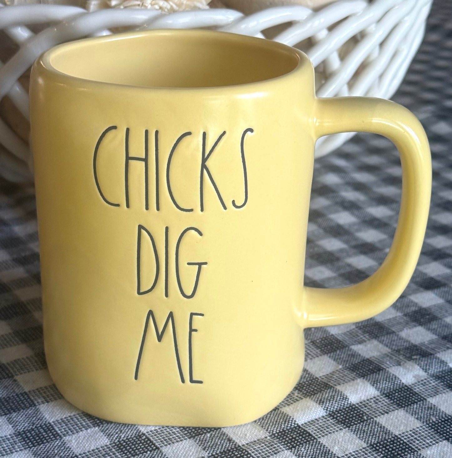 New Rae Dunn yellow ceramic Easter decor coffee mug CHICKS DIG ME