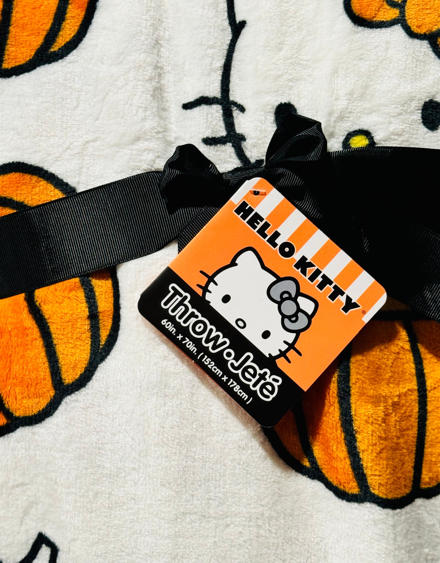 New Hello Kitty white sitting pumpkin throw blanket 50x70