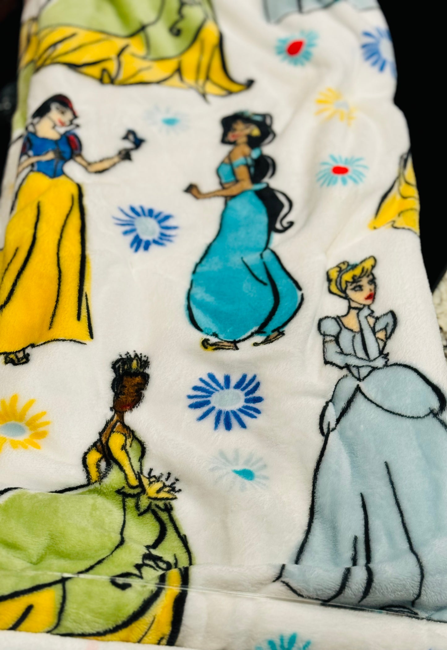 New white Disney Princess 👑 throw blanket 50x70