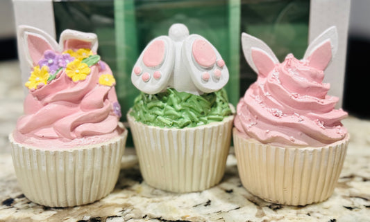 New Bunny Boulevard resin 3-piece bunny cupcake faux good decor set