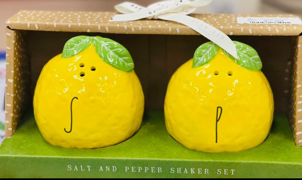 New Rae Dunn yellow ceramic lemon 🍋 Salt & Pepper shaker set