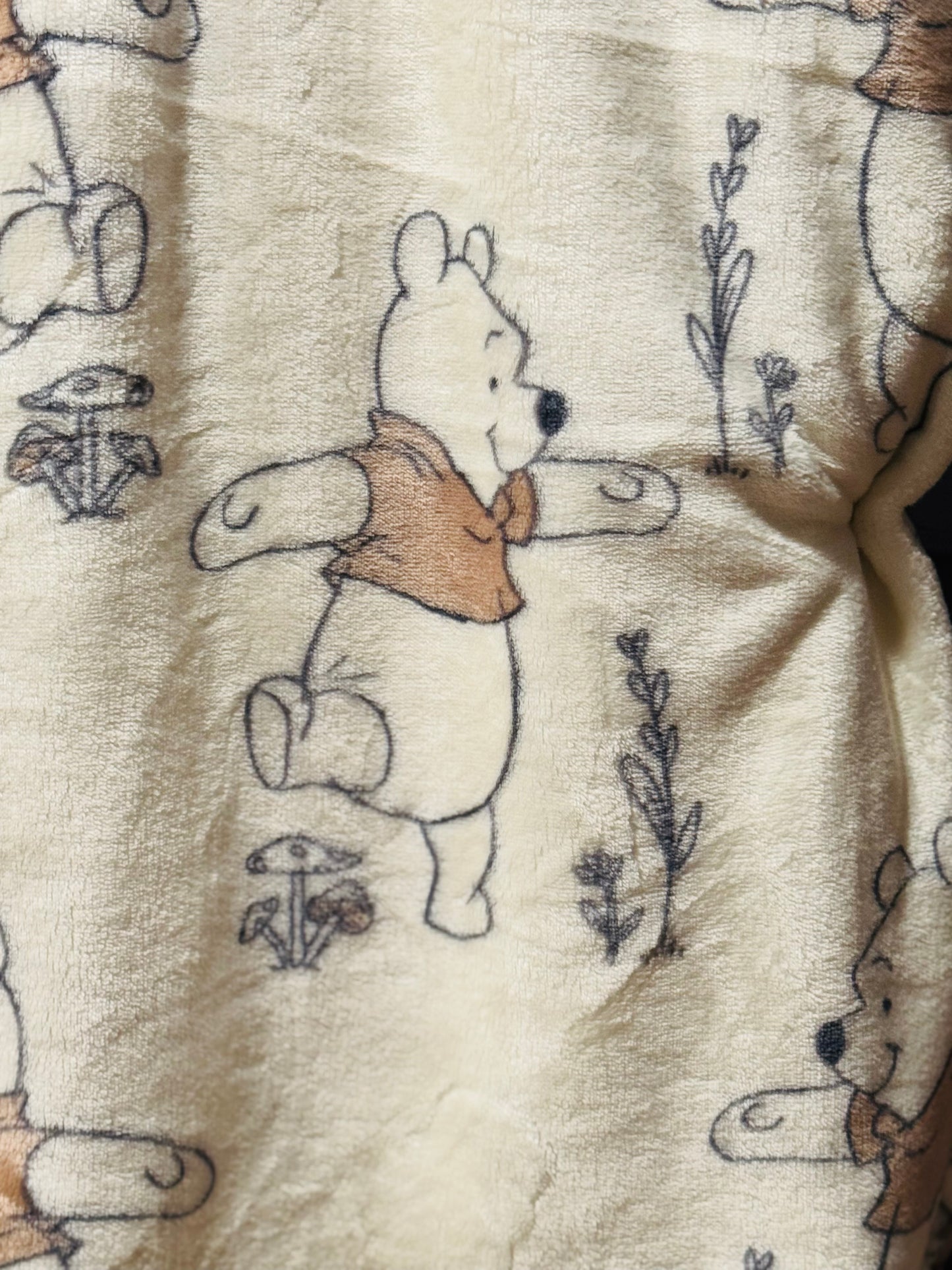 New Disney’s light pale yellow Winnie the Pooh oversized throw blanket 60x70