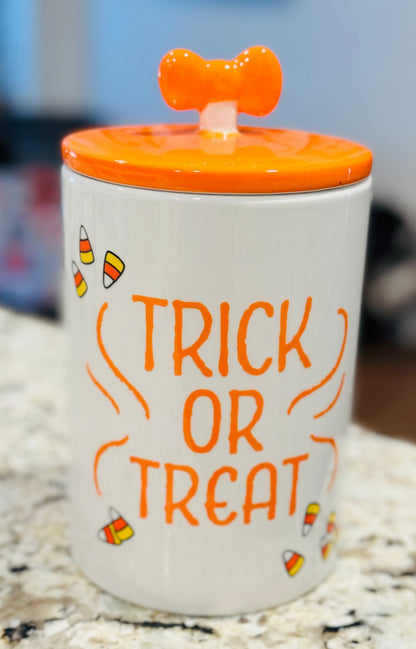 New Hello Kitty white ceramic TRICK OR TREAT Halloween candy jar