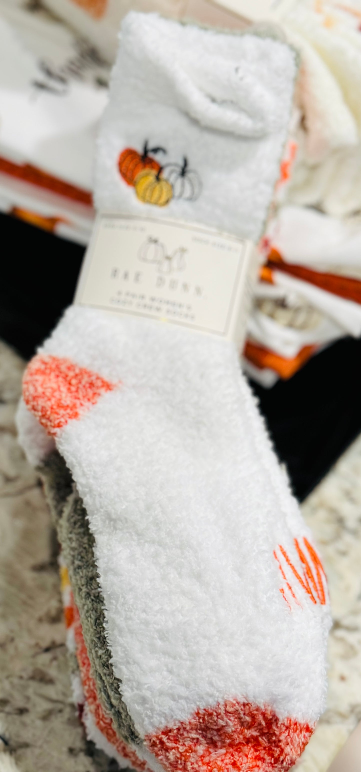 New Rae Dunn fall fuzzy women’s sock set size 9-11 GIVE THANKS