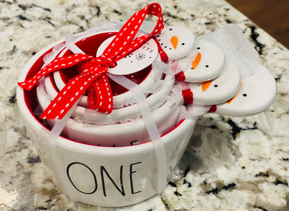 New Rae Dunn white ceramic snowman measuring cup set