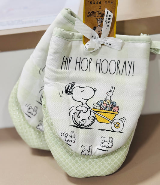 New Rae Dunn x Peanuts Snoopy 2-piece Easter kitchen pot holder set HIP HOP HORRAY!