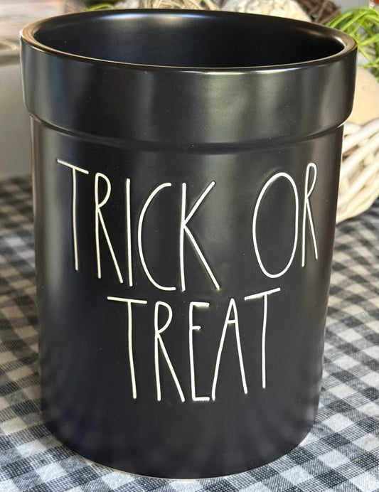 New Rae Dunn matte blackTRICK OR TREAT Halloween utensil holder crock