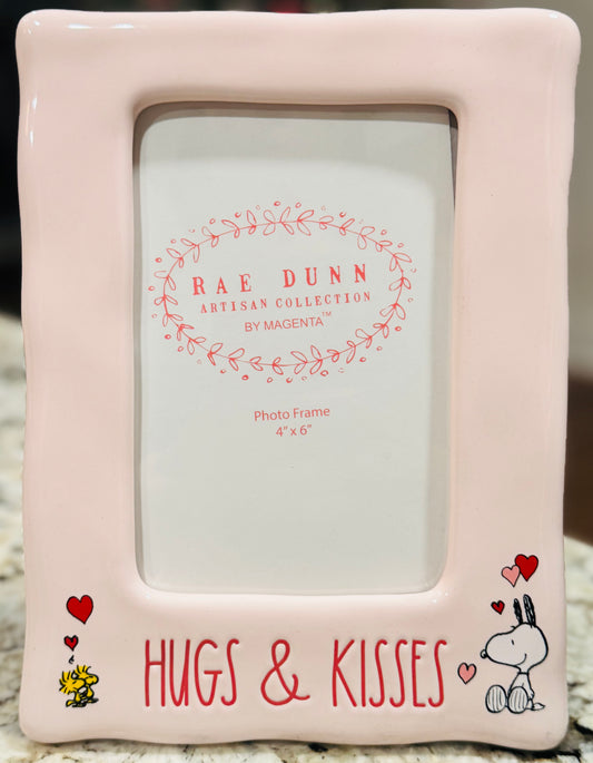 New Rae Dunn x Peanuts Snoopy ceramic picture frame 4x6 insert HUGS & KISSES