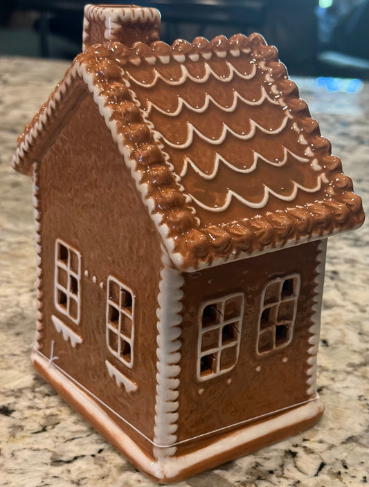 New Cupcakes and Cashmere ceramic 7.25x7.5 light up brown gingerbread house Christmas decor