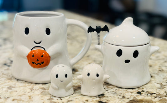 New 4-piece White Ghost Halloween decor set Salt & Pepper shaker set, sugar container, coffee mug