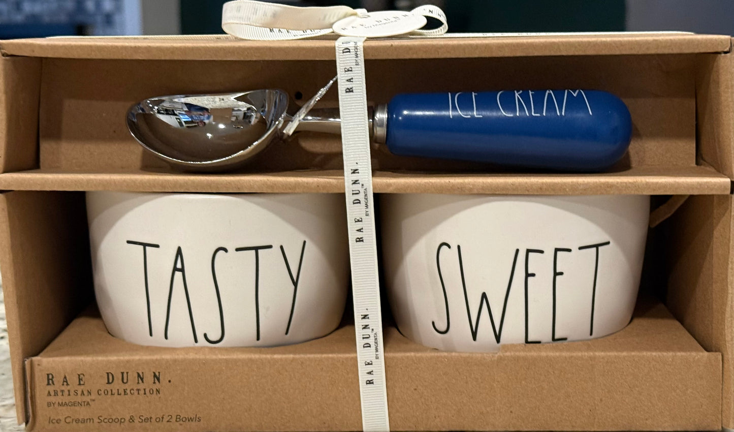 New Rae Dunn white ceramic Ice Cream boxed gift set TASTY/SWEET bowls ICE CREAM scoop utensil
