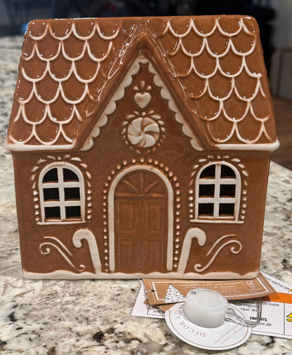 New Cupcakes and Cashmere ceramic 7x6.5 light up brown gingerbread house Christmas decor