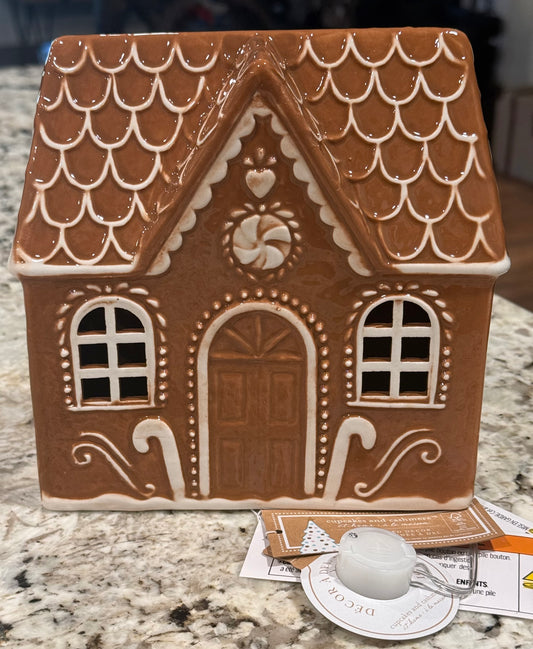 New Cupcakes and Cashmere ceramic 7x6.5 light up brown gingerbread house Christmas decor