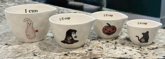 Kathy Diep Decor Snobs ceramic ghost Halloween measuring cup set