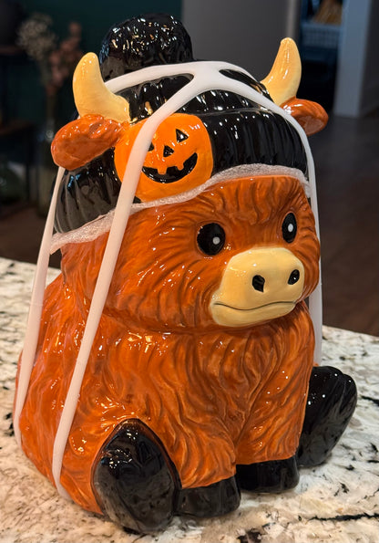 New ceramic 9” highland cow Halloween cookie jar canister decor