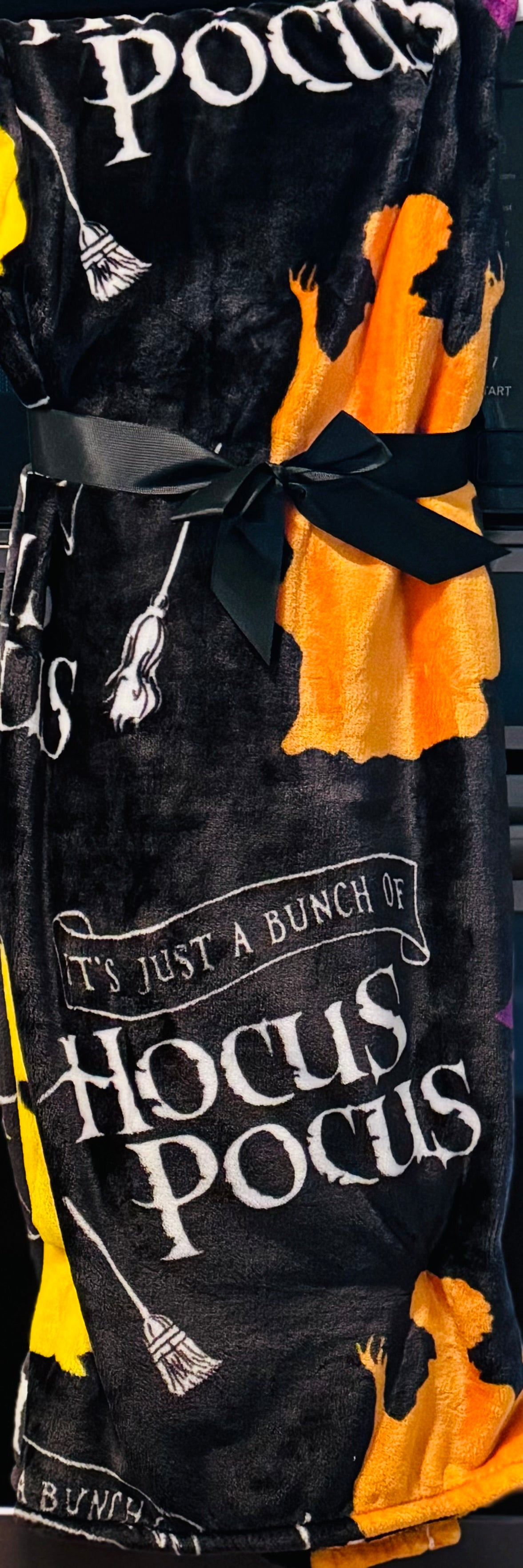 New Disney’s Hocus Pocus black plush throw blanket 50x70