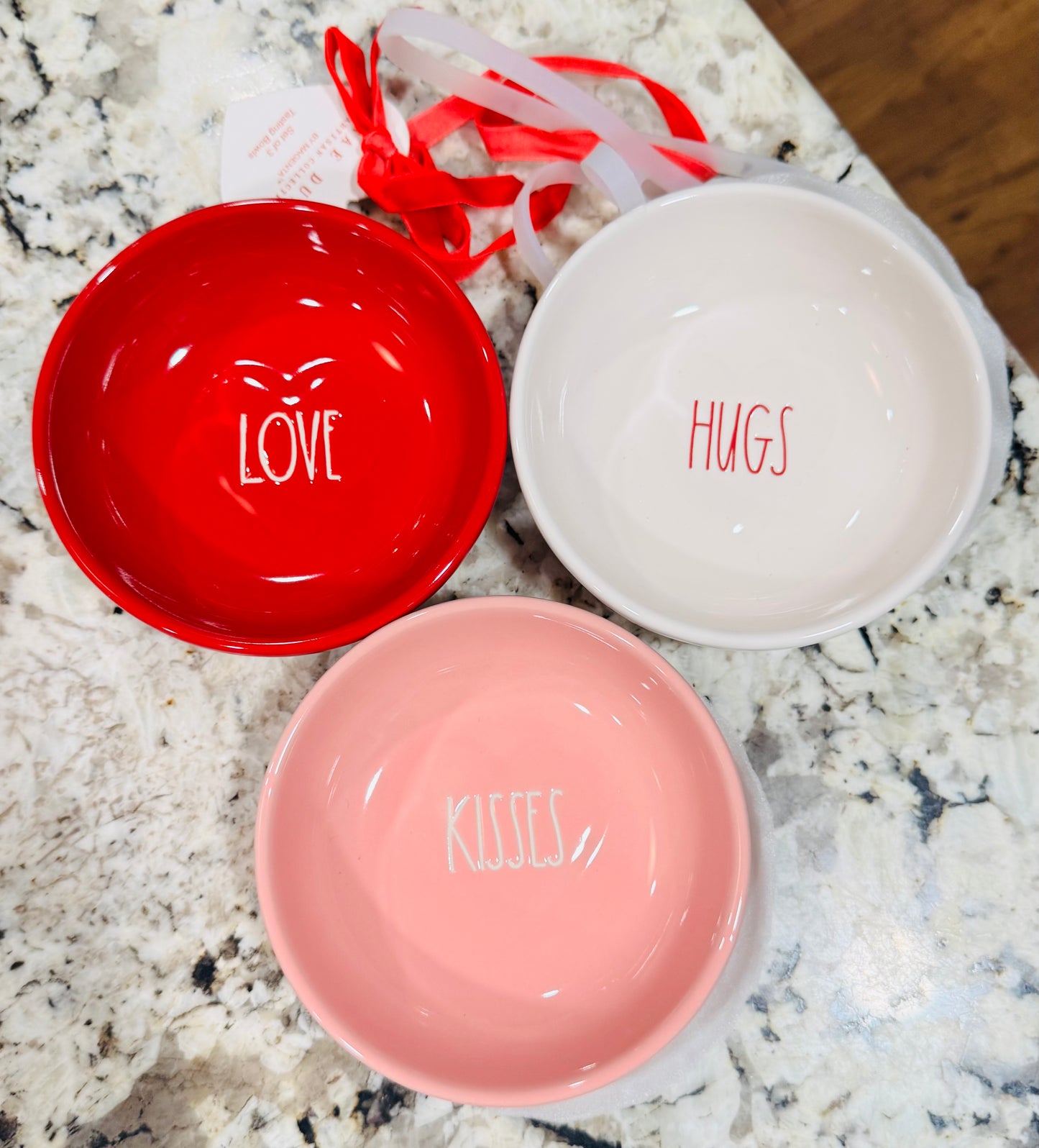 New Rae Dunn 3-piece ceramic Valentines bowl set kisses hugs love