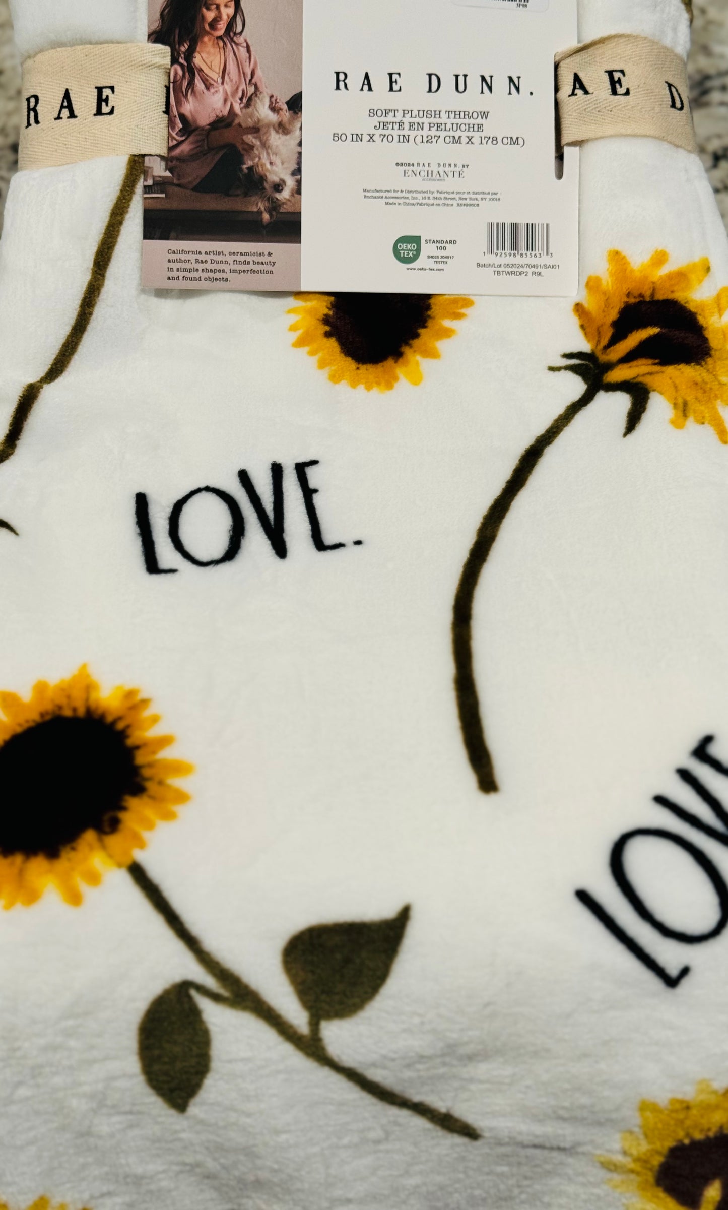 New Rae Dunn plush throw blanket 50x70 sunflower 🌻 LOVE throw