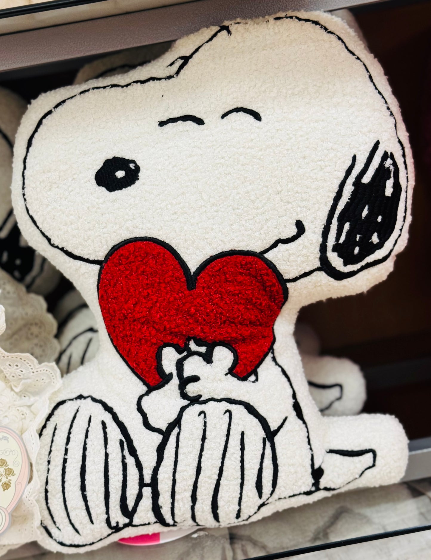 New Peanuts Snoopy Valentines heart holding pillow